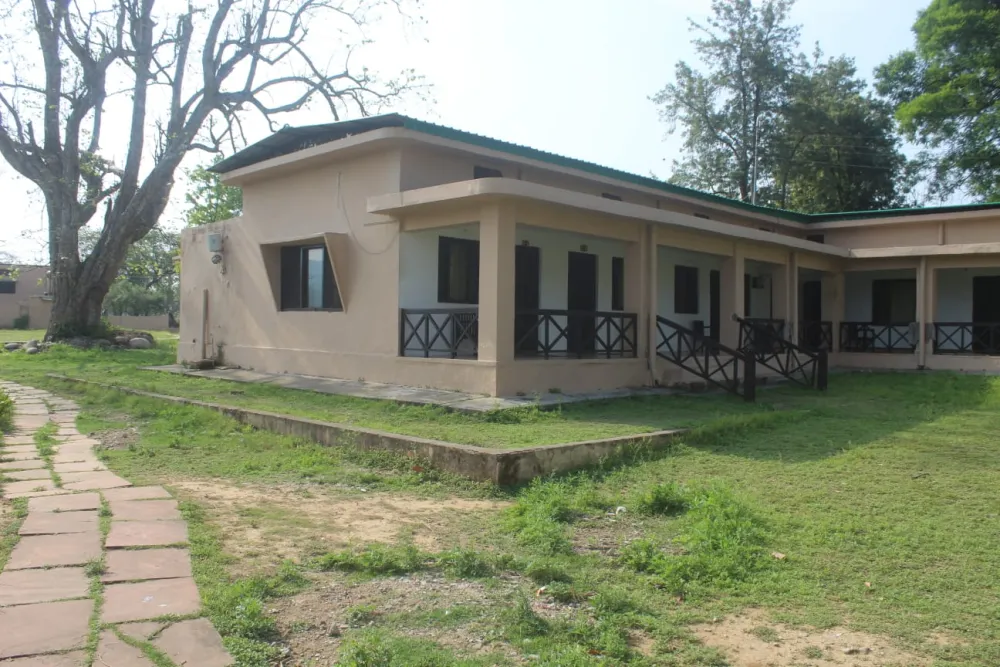 Dhikala forest rest house room block with verandah inside Jim Corbett